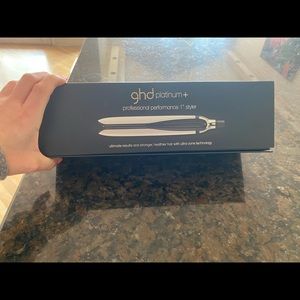 ghd Platinum Plus Hair Straightener